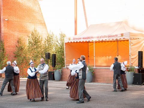 Senioru deju kolektīvam "Munsturis" 25 gadu jubilejas koncerts