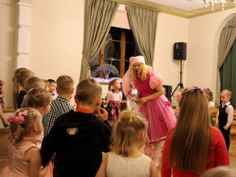 Pirmsskolas vecuma bērnu eglīte, 16. decembris, Raiskuma pagasta tautas nams "Auciemmuiža"