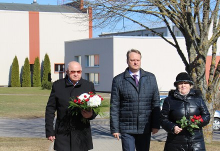 Piemin komunistiskā genocīda upurus