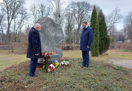 Komunistiskā genocīda upurus pieminot
