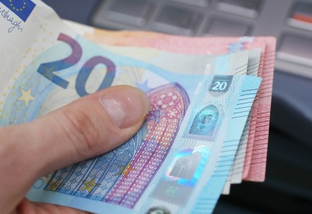 Informācija par 20 eiro izmaksu vakcinētajām personām, kuras sasniegušas 60 gadu vecumu