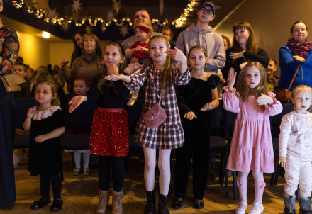 Jautri aizvadīts Ziemassvētku pasākums bērniem